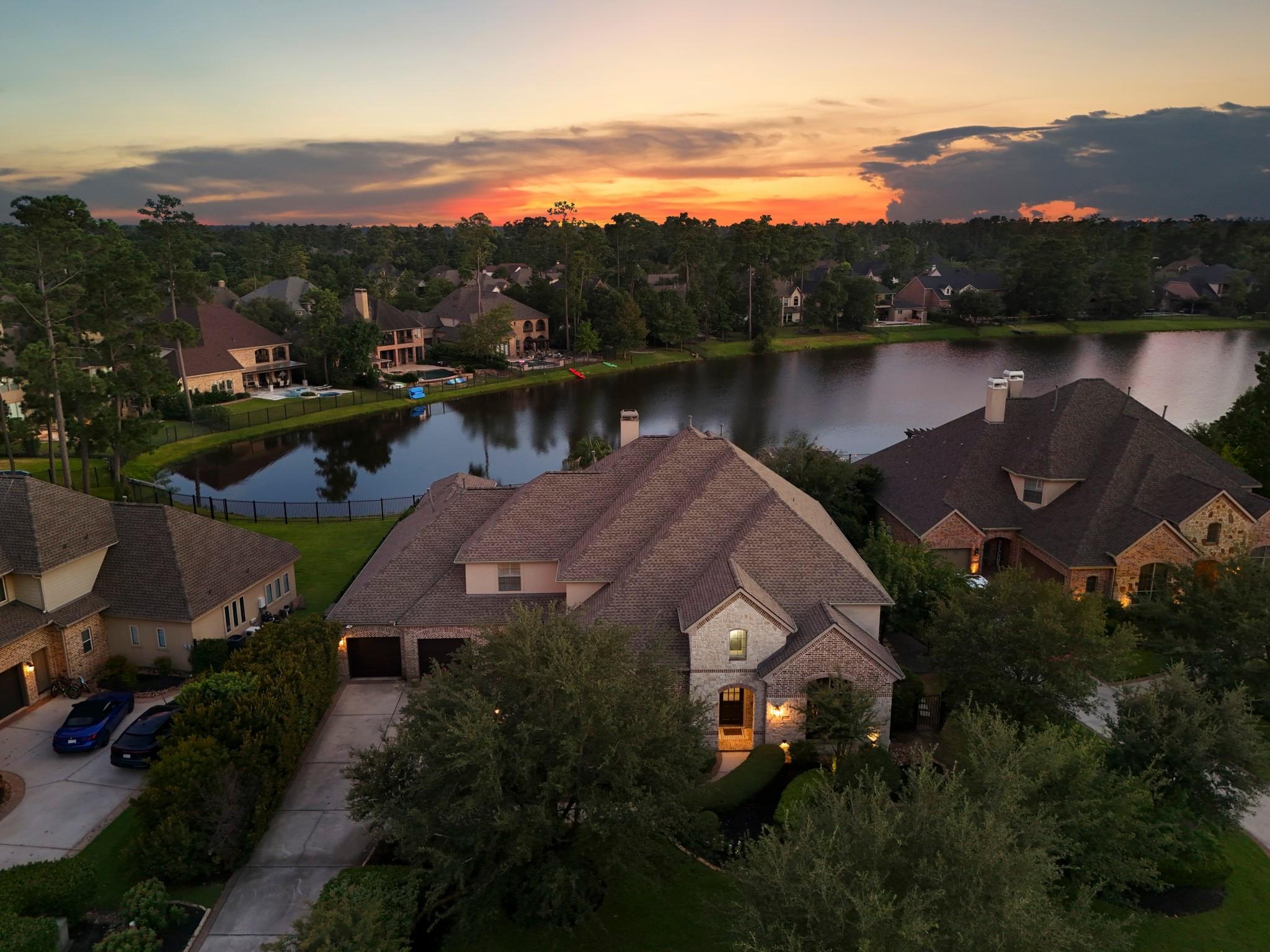 Image 1: A waterfront dream home on Lake Paloma in the Vill