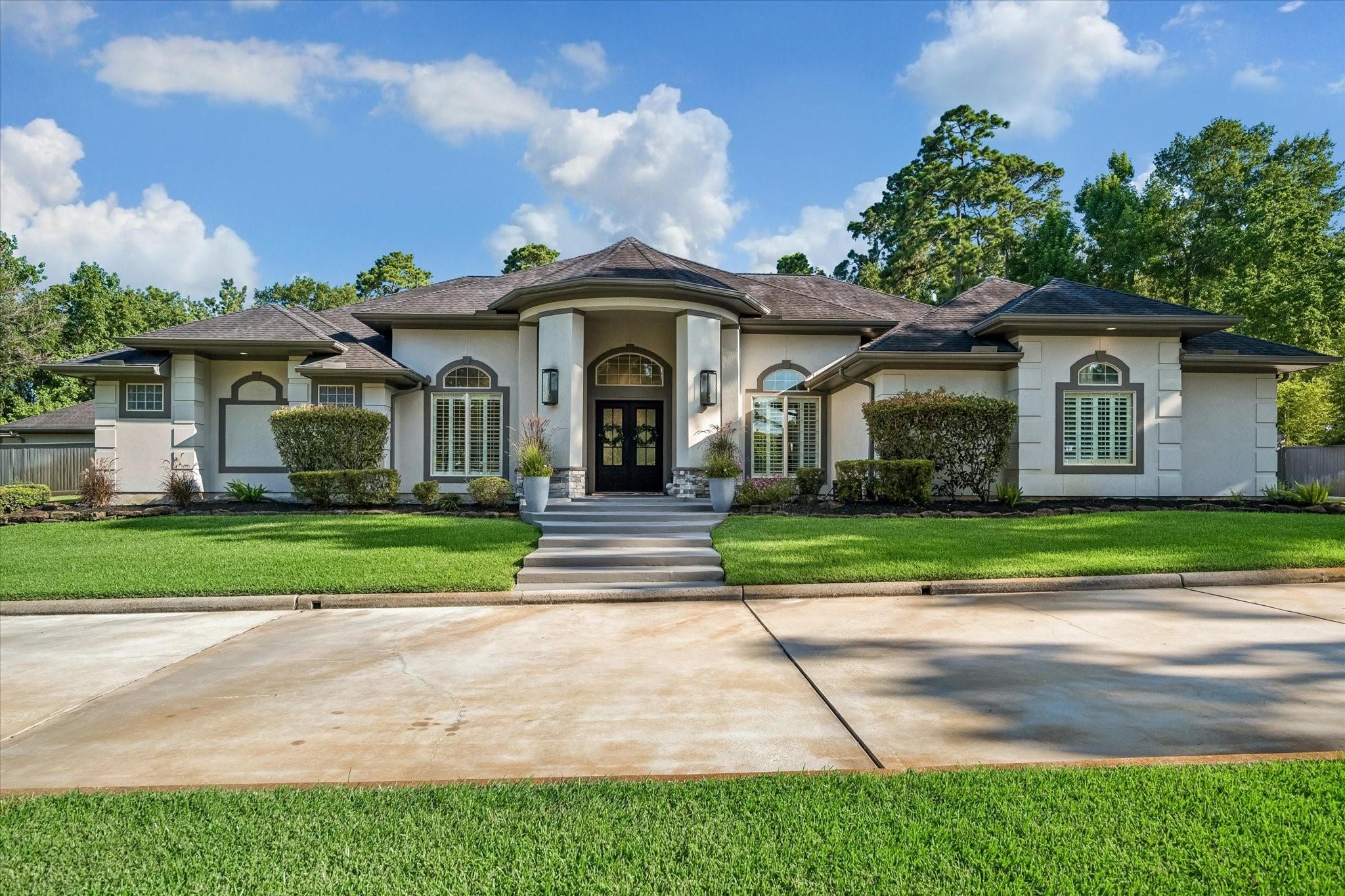 Image 2: Expansive 1 story as the main house and another 1
