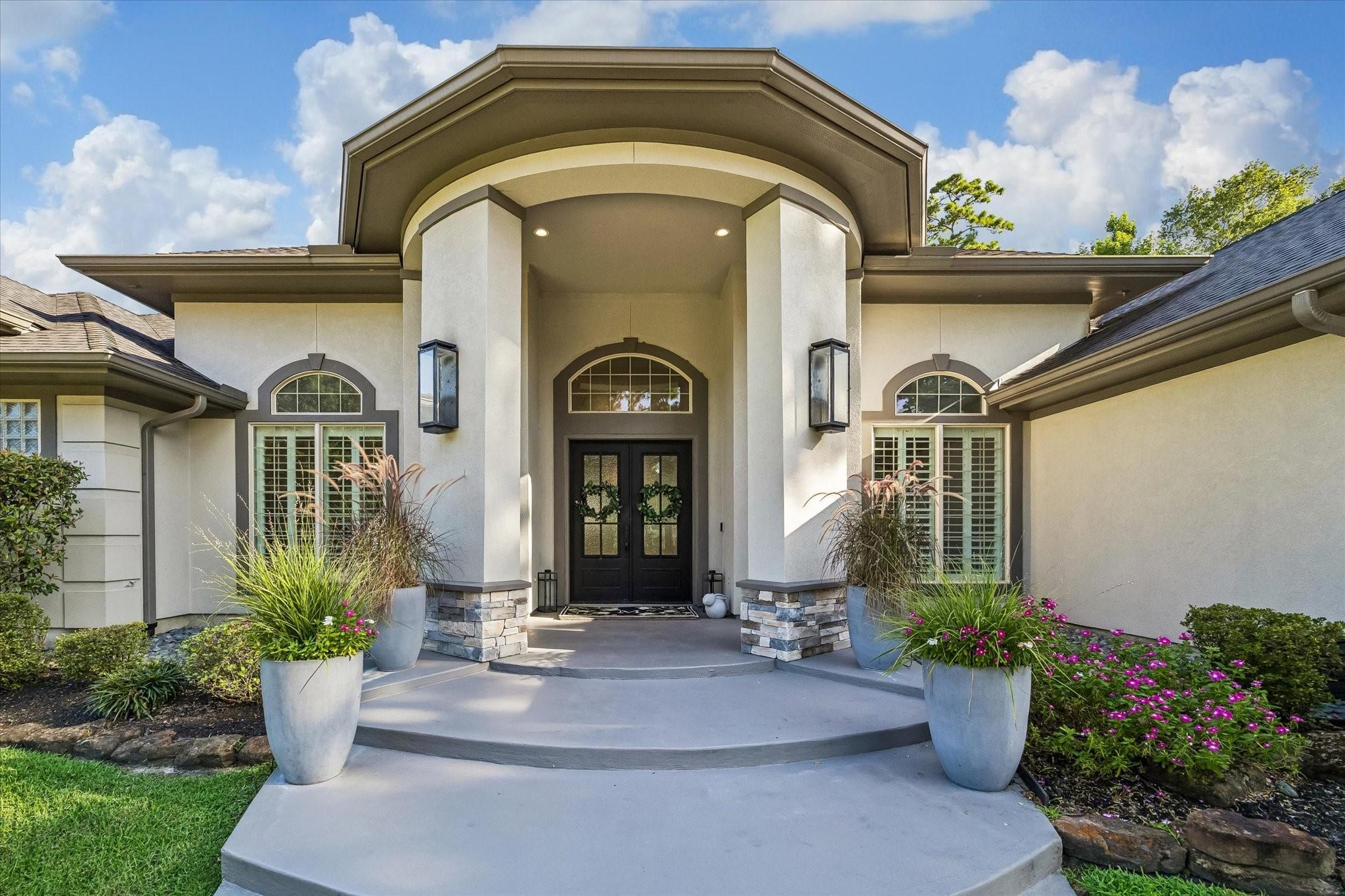 Image 3: Think how your guest will be greeted by large doub