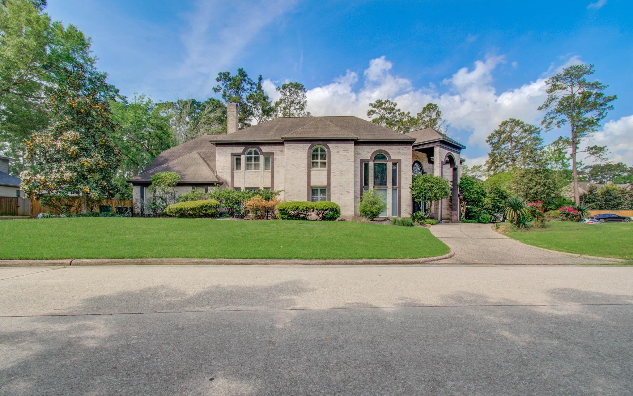 Image 2: The curb appeal...