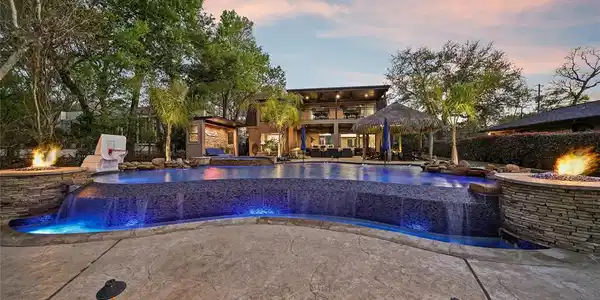 219 Lakeshore Drive