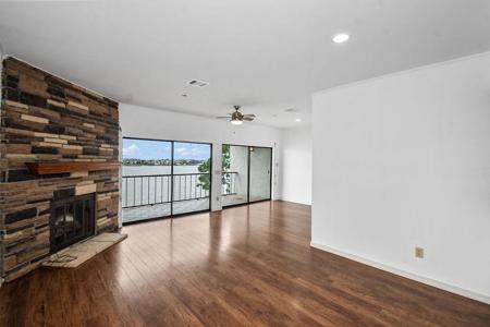 401 Lakeside Lane