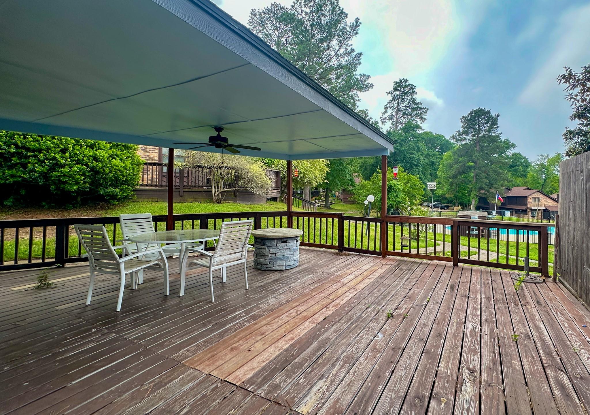 Image 3: Large deck, partially covered