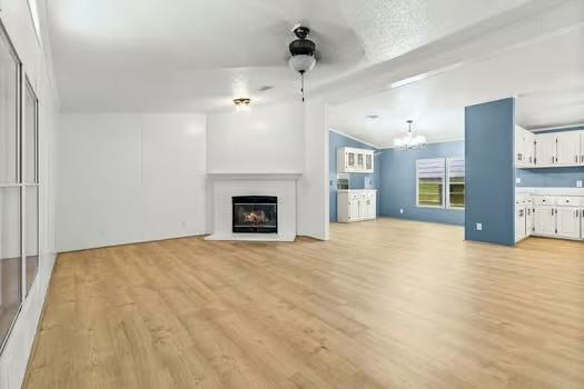 Image 4: Living room
