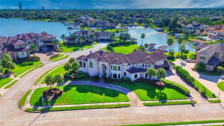 1303 Lakeway Drive
