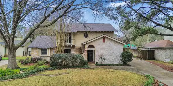 1707 W Hedgecroft Drive