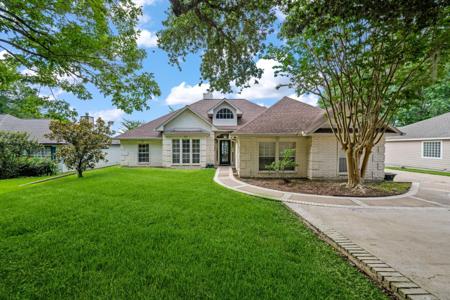 151 Lake Oaks Boulevard