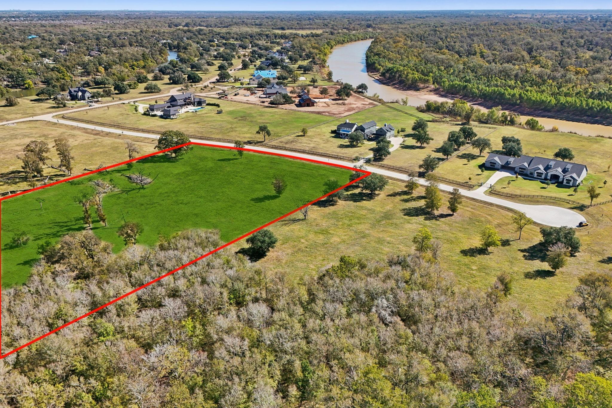 Image 2: Discover the charm of elevated country living in t