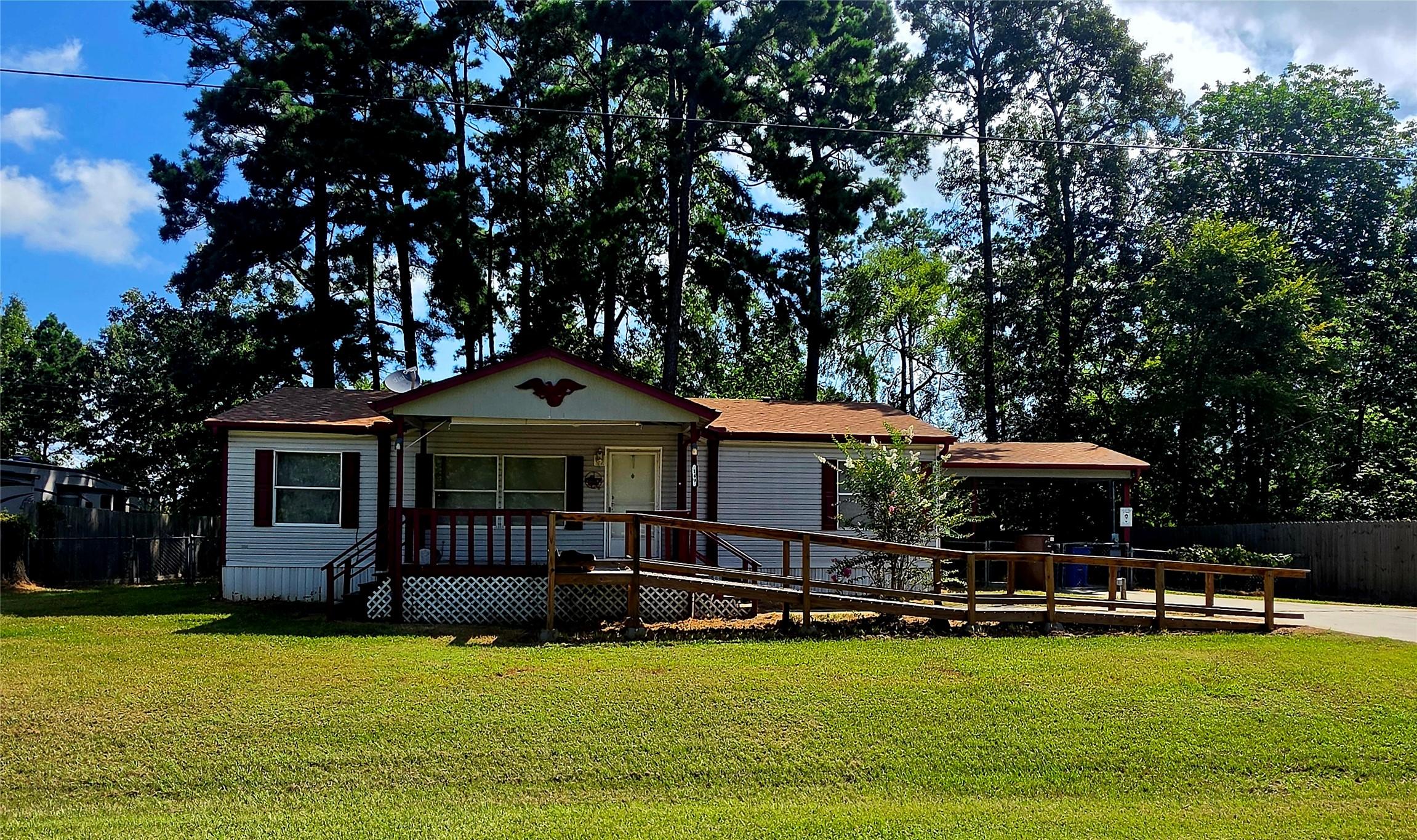 Image 1: Home is situated on 2 beautiful lots