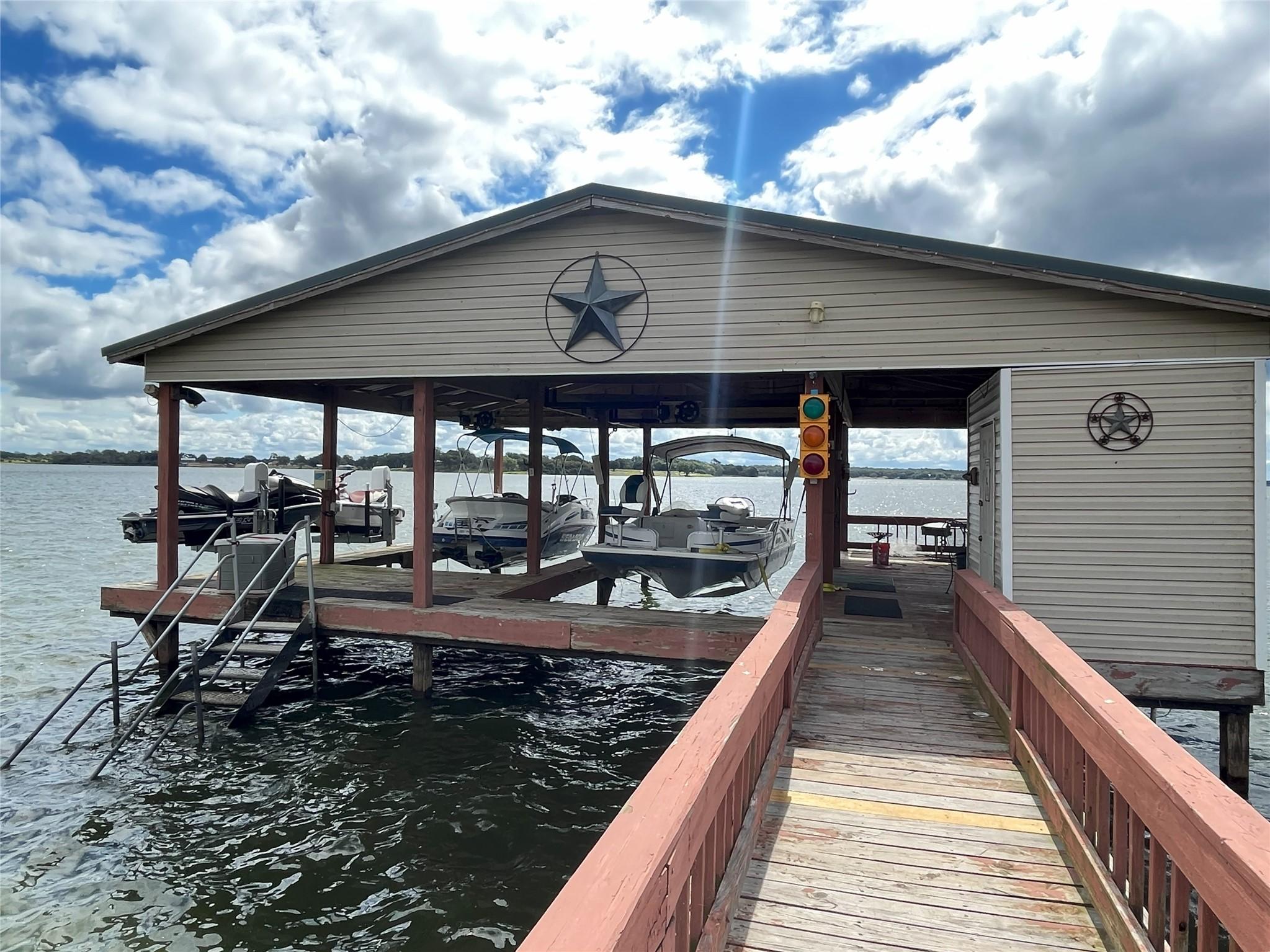 Image 3: 2 Slip Boat House with 2 Jet Ski Lifts
