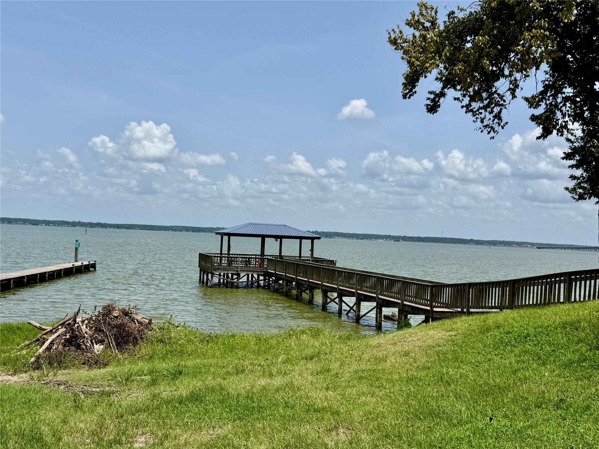Image 4: Community  pier