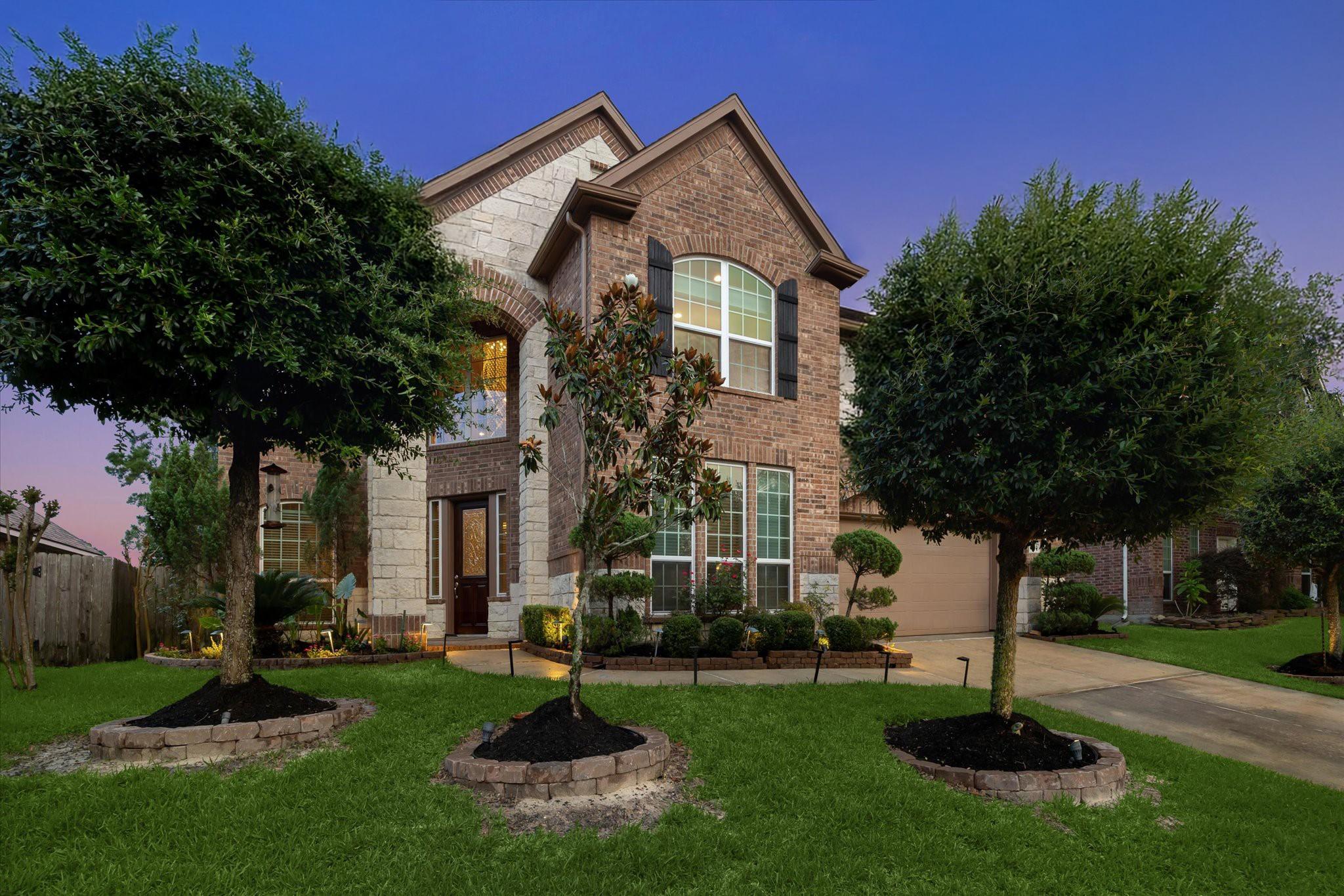 Image 3: Another view of the GORGEOUS home!