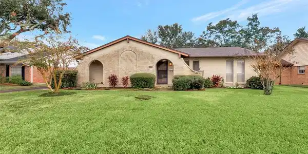 527 Whitecap Drive