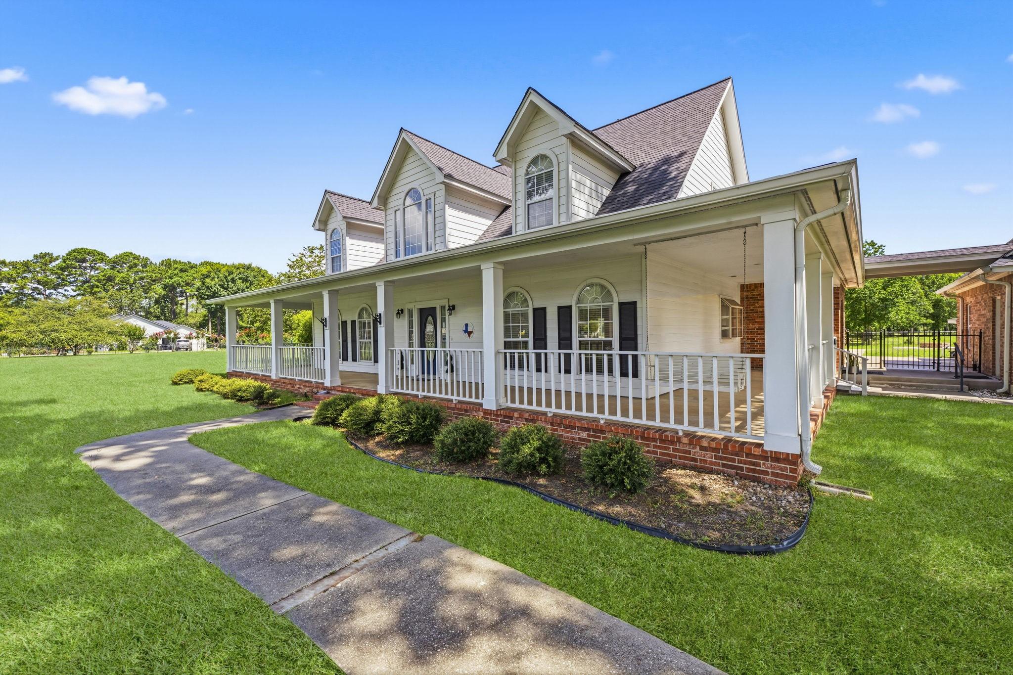 Image 4: Wrap around front porch.