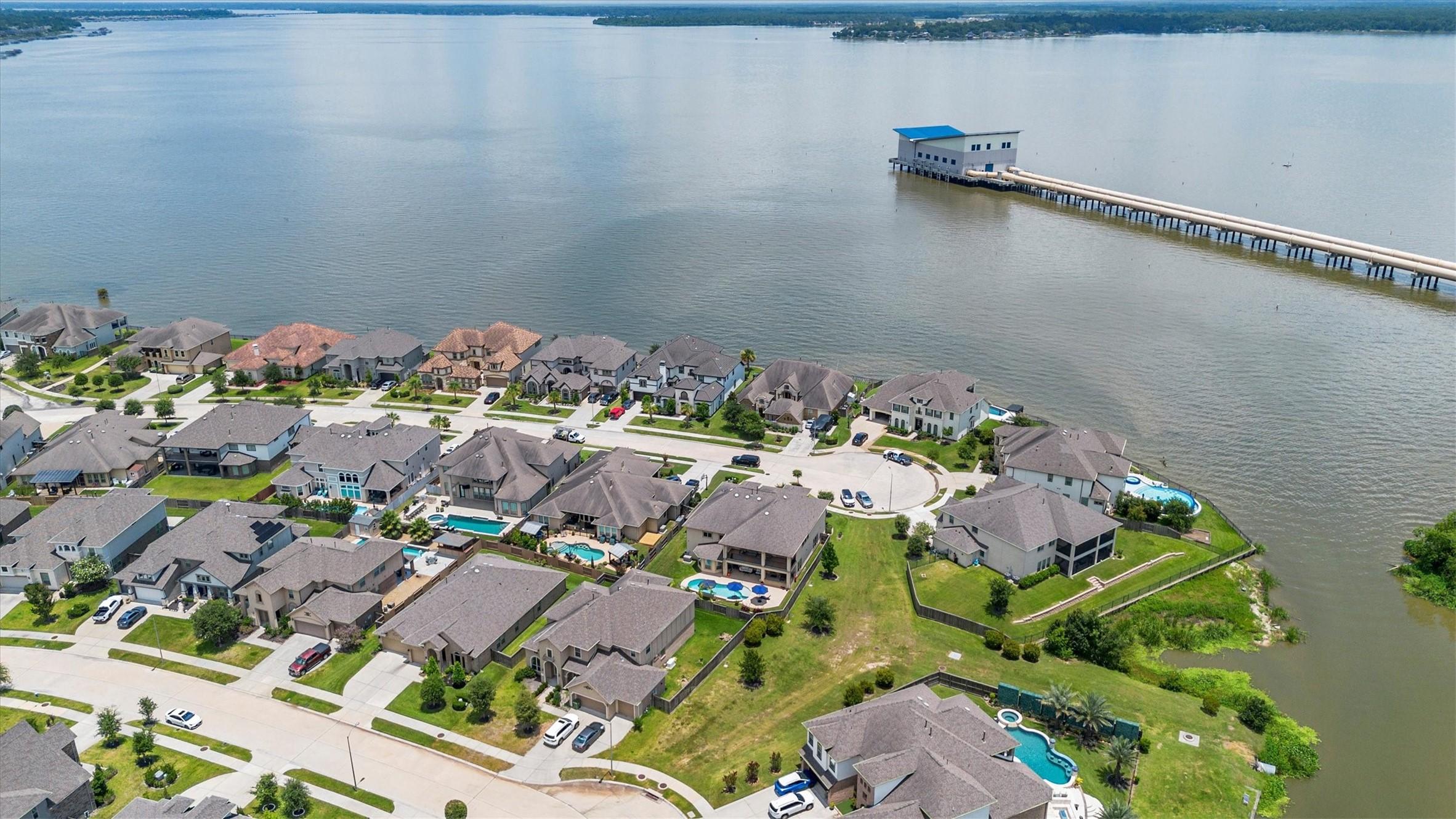 Image 4: From balcony upstairs - beautiful lake views