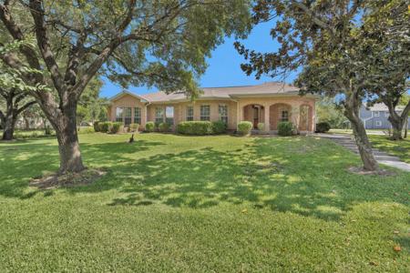 12180 Lakeview Manor Drive