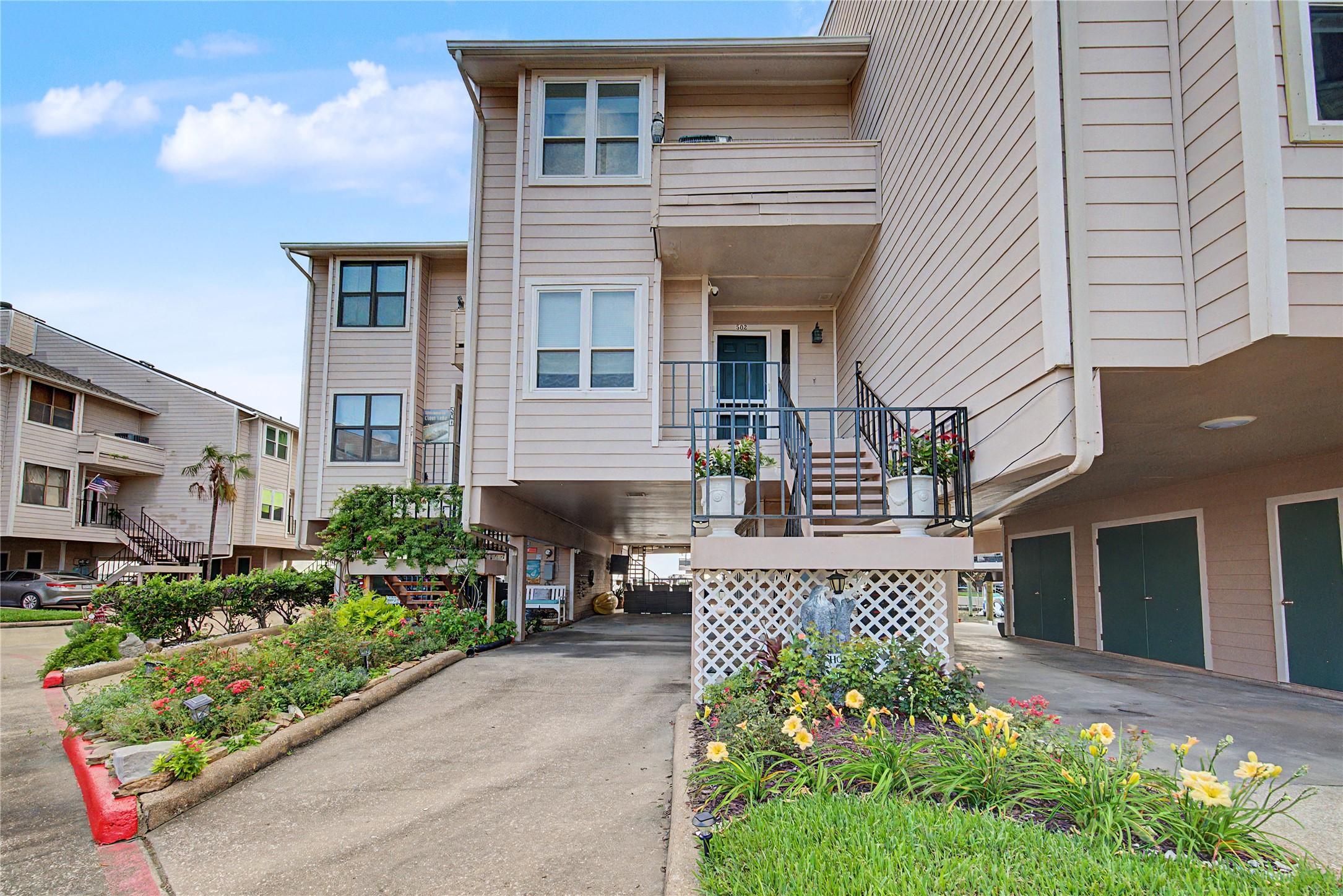 Image 4: View of the front of unit #502
