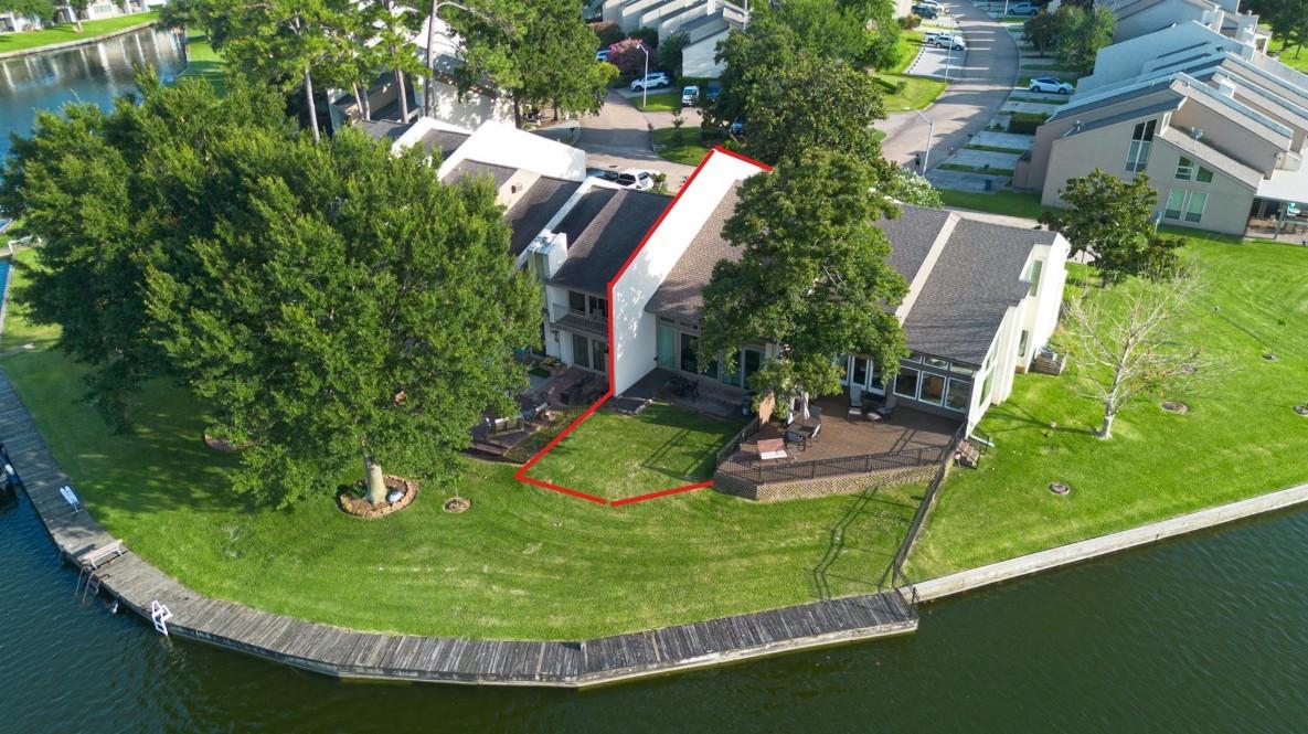 Image 3: Experience the best of waterfront living in this b