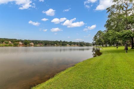 9 Lakeview Manor