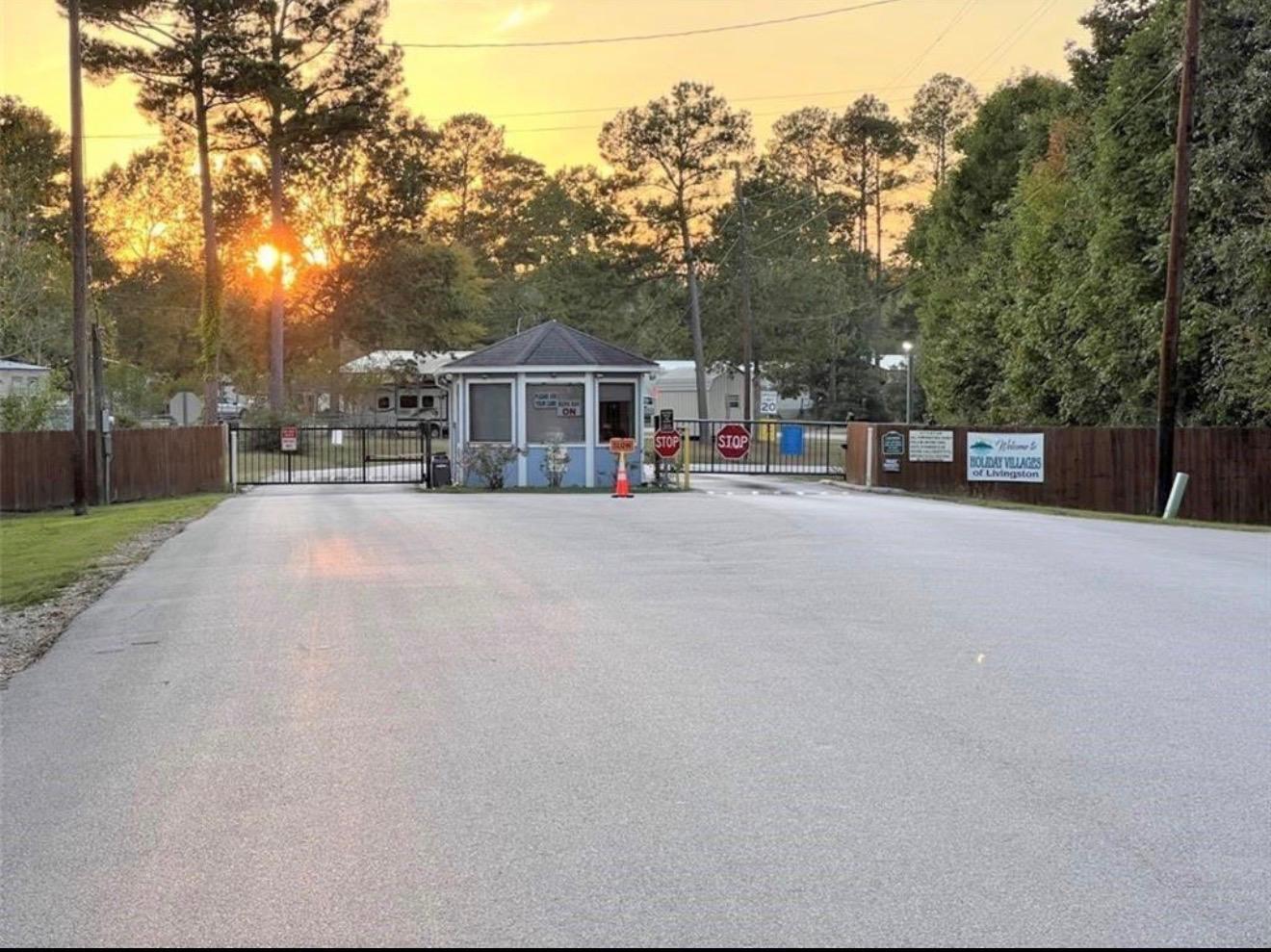Image 4: Gated community Entry