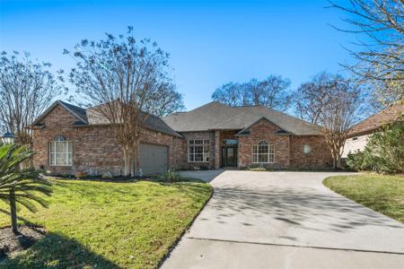 118 Hillsborough Drive W