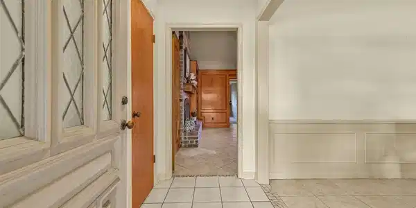 Image 4: As you enter you are welcomed by a large foyer wit