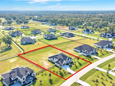 22 Woodland Creek Court