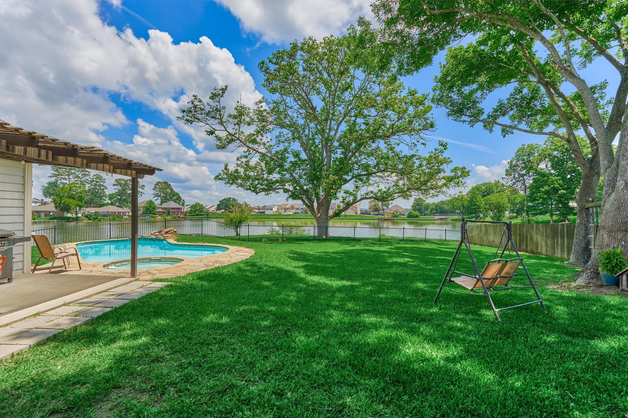Image 3: Imagine summer afternoons spent poolside while enj