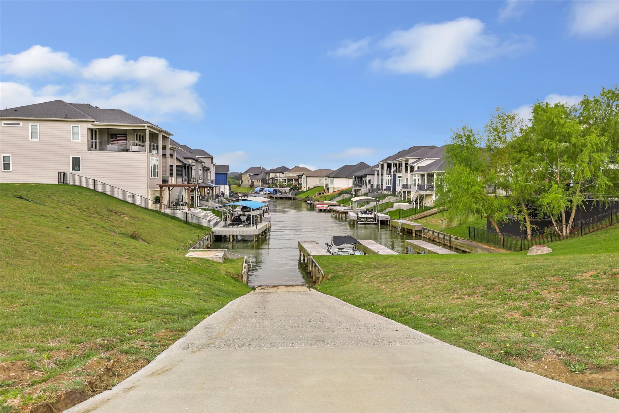 Image 2: Conveniently located on Lake Conroe with a communi