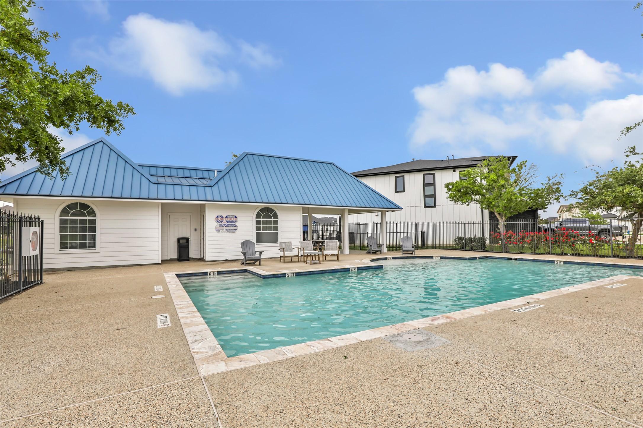 Image 3: And only steps away from the community pool.