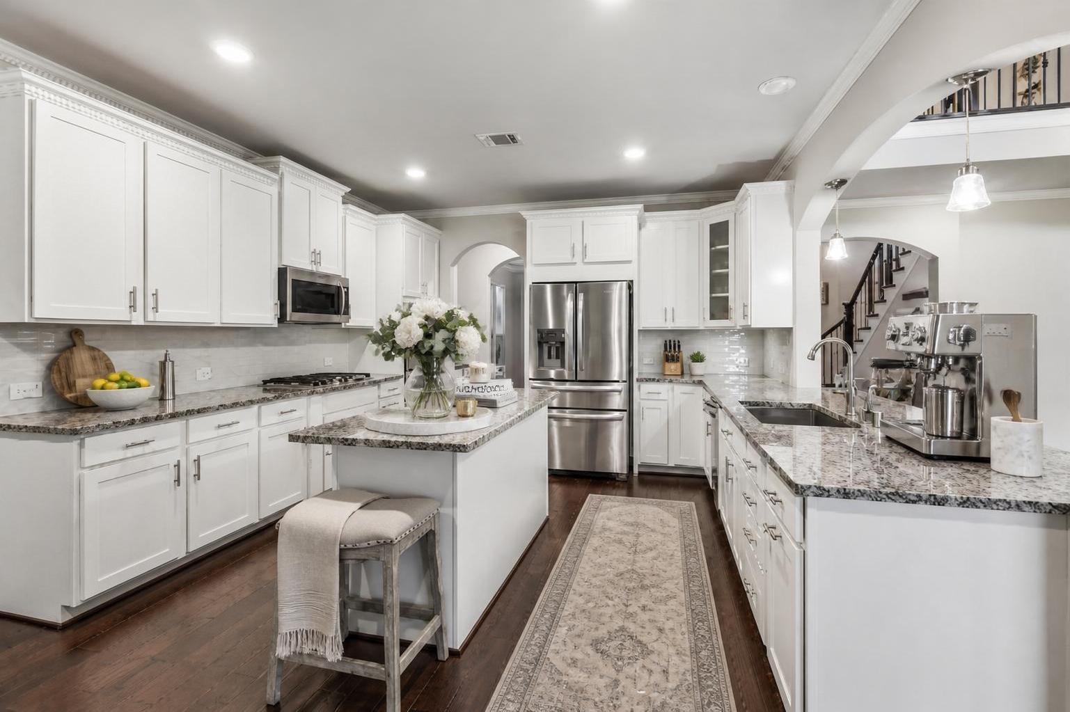 Image 4: Enjoy preparing meals or entertaining with this op