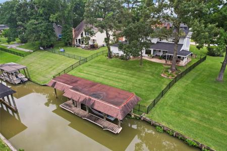 8218 Magnolia Glen Drive