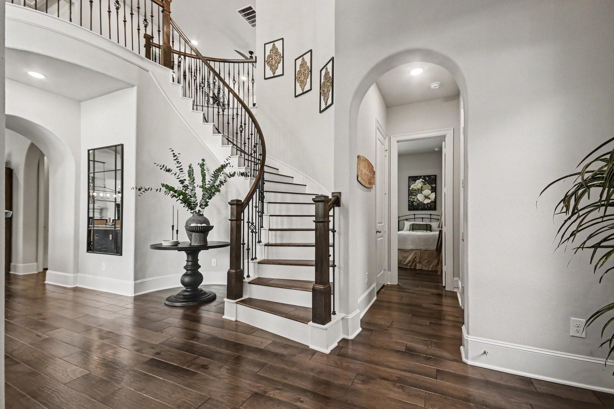 Image 1: Welcome to 641 Kickapoo, An elegant entryway with