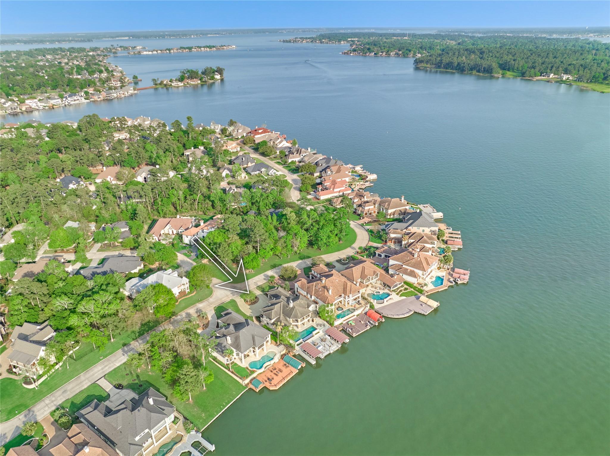 Image 4: This beautiful custom-built waterfront home is loc