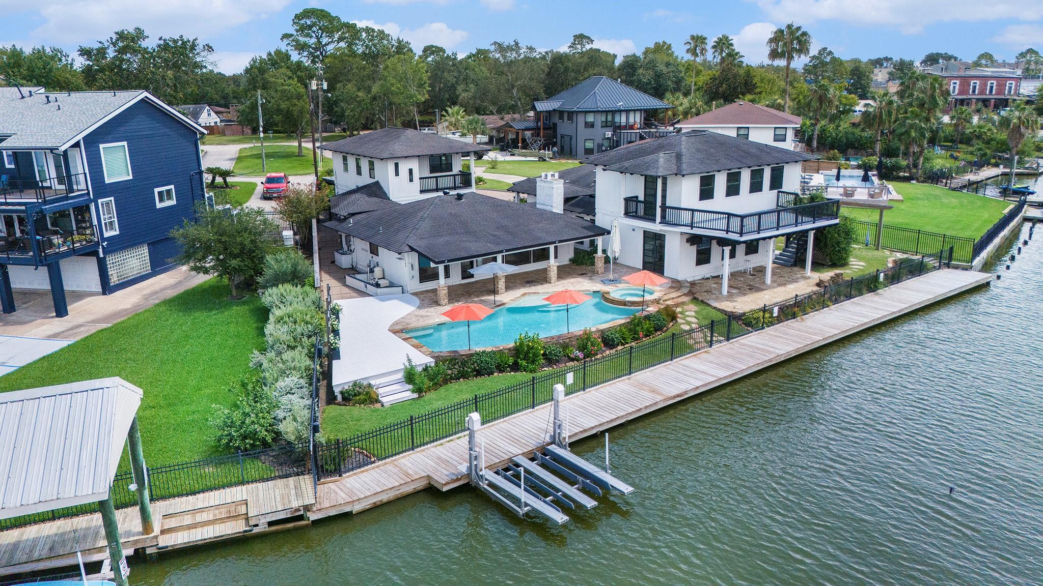 Image 1: Stunning waterfront estate with expansive outdoor