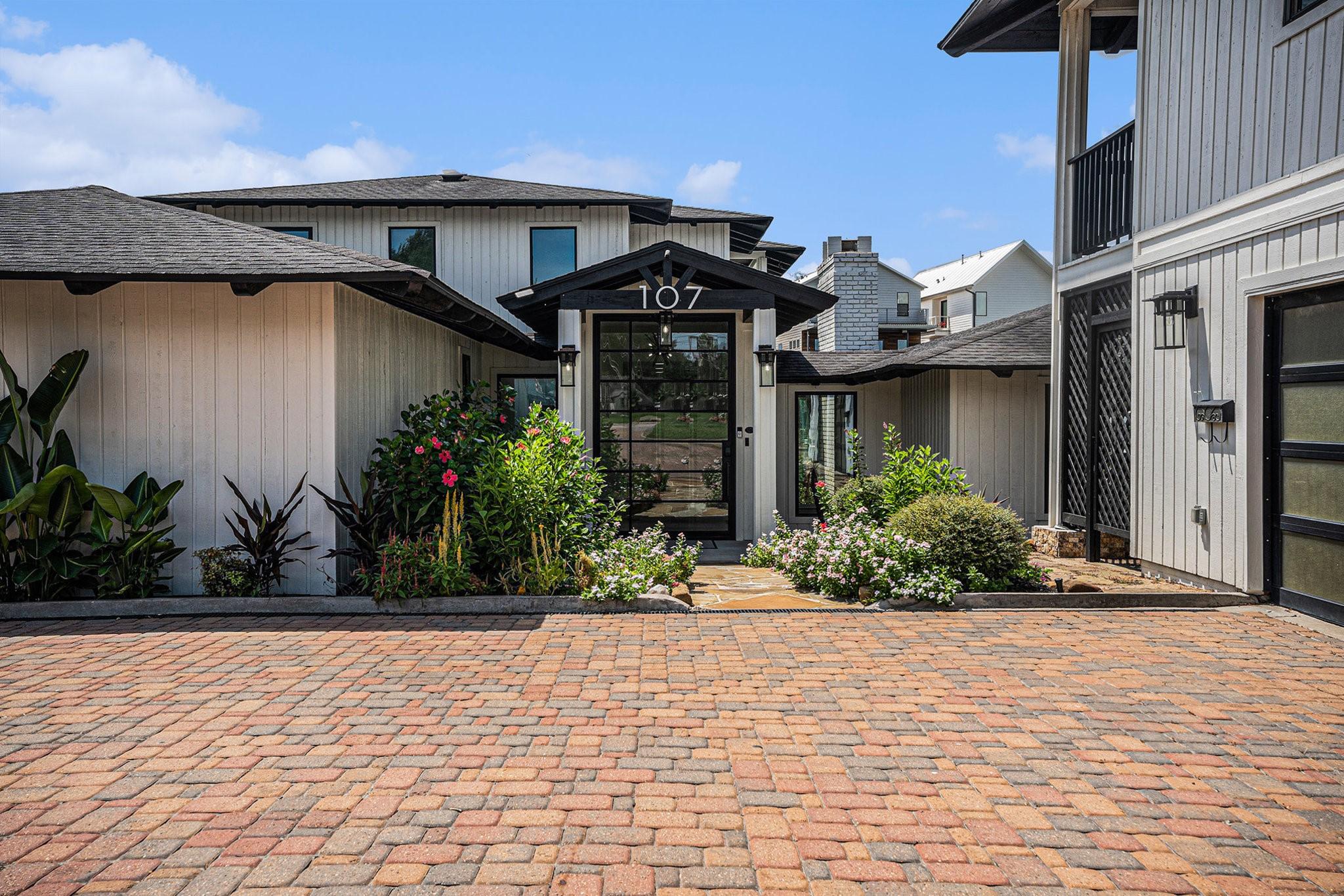 Image 2: Inviting front entry with modern glass-panel doors
