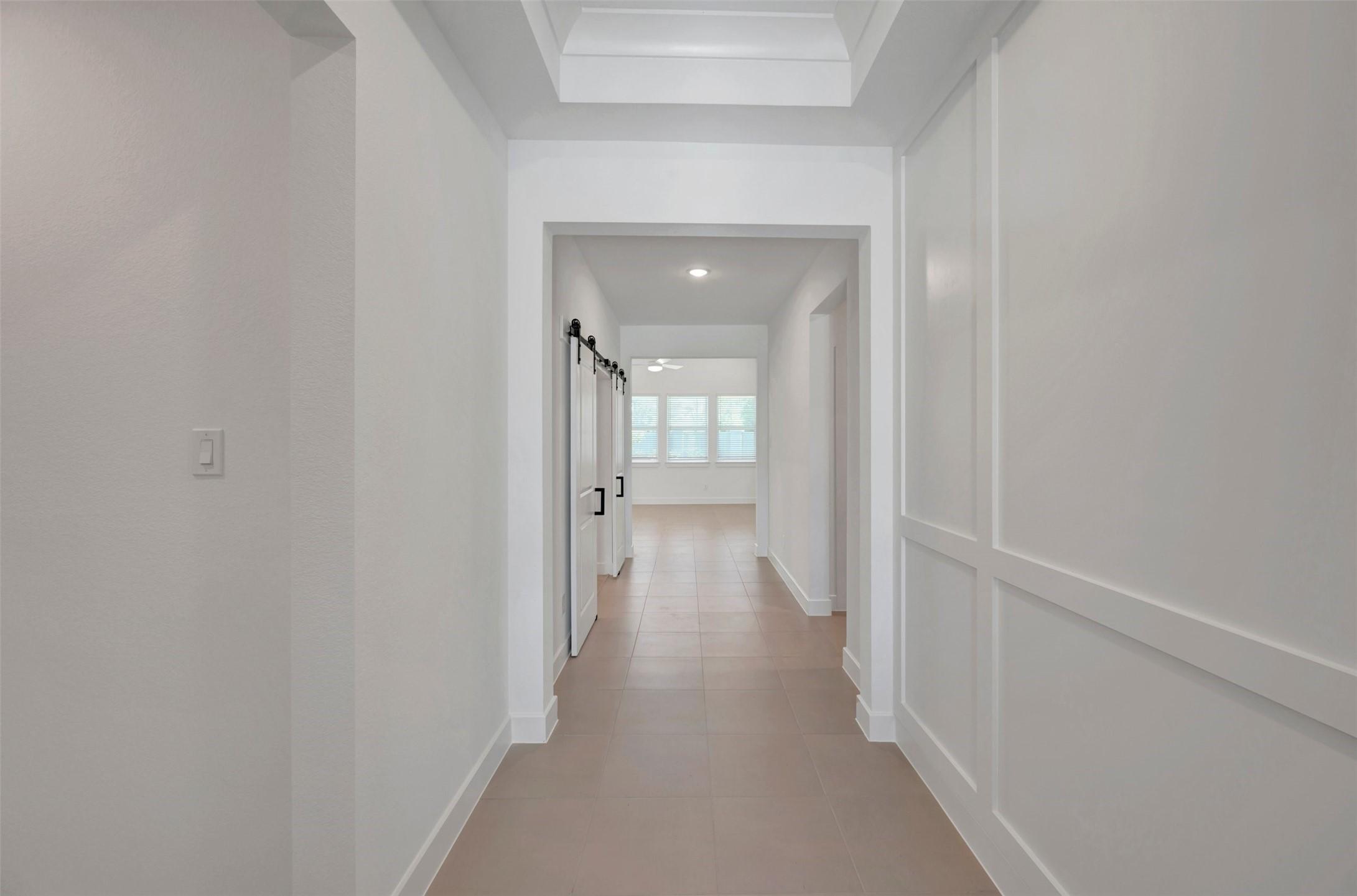 Image 3: Welcoming foyer