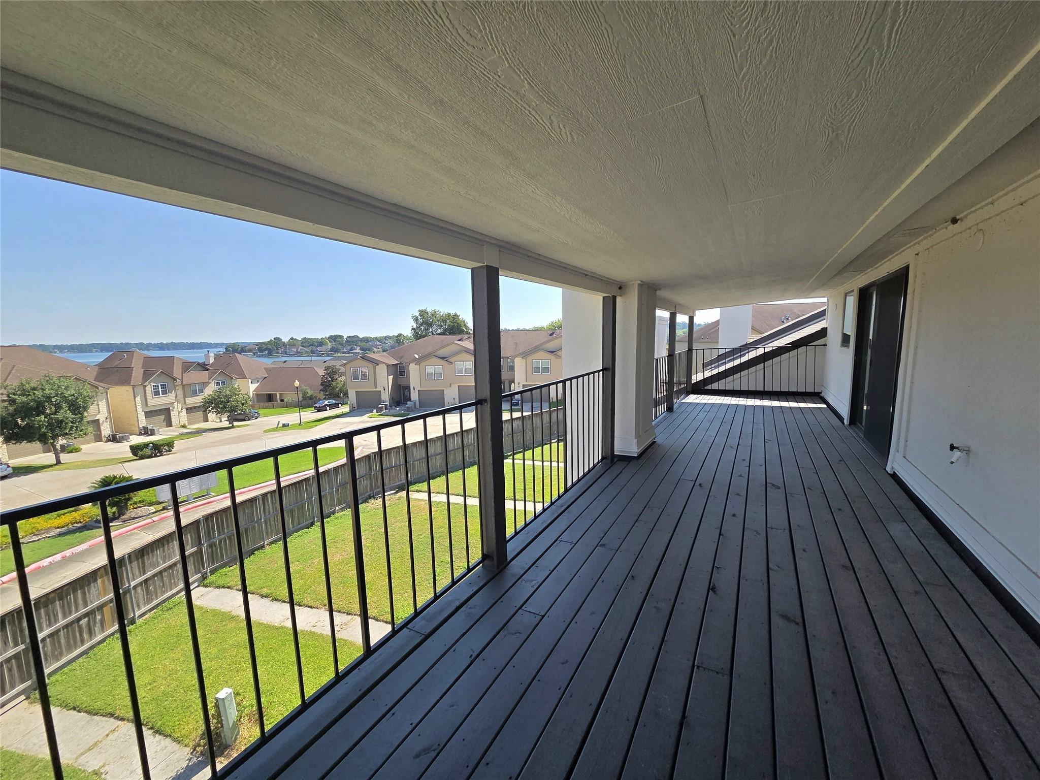 Image 4: Panoramic views of Lake Conroe!