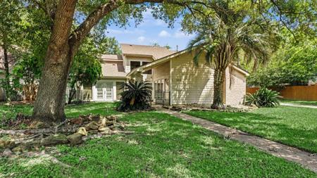 8223 Magnolia Glen Drive
