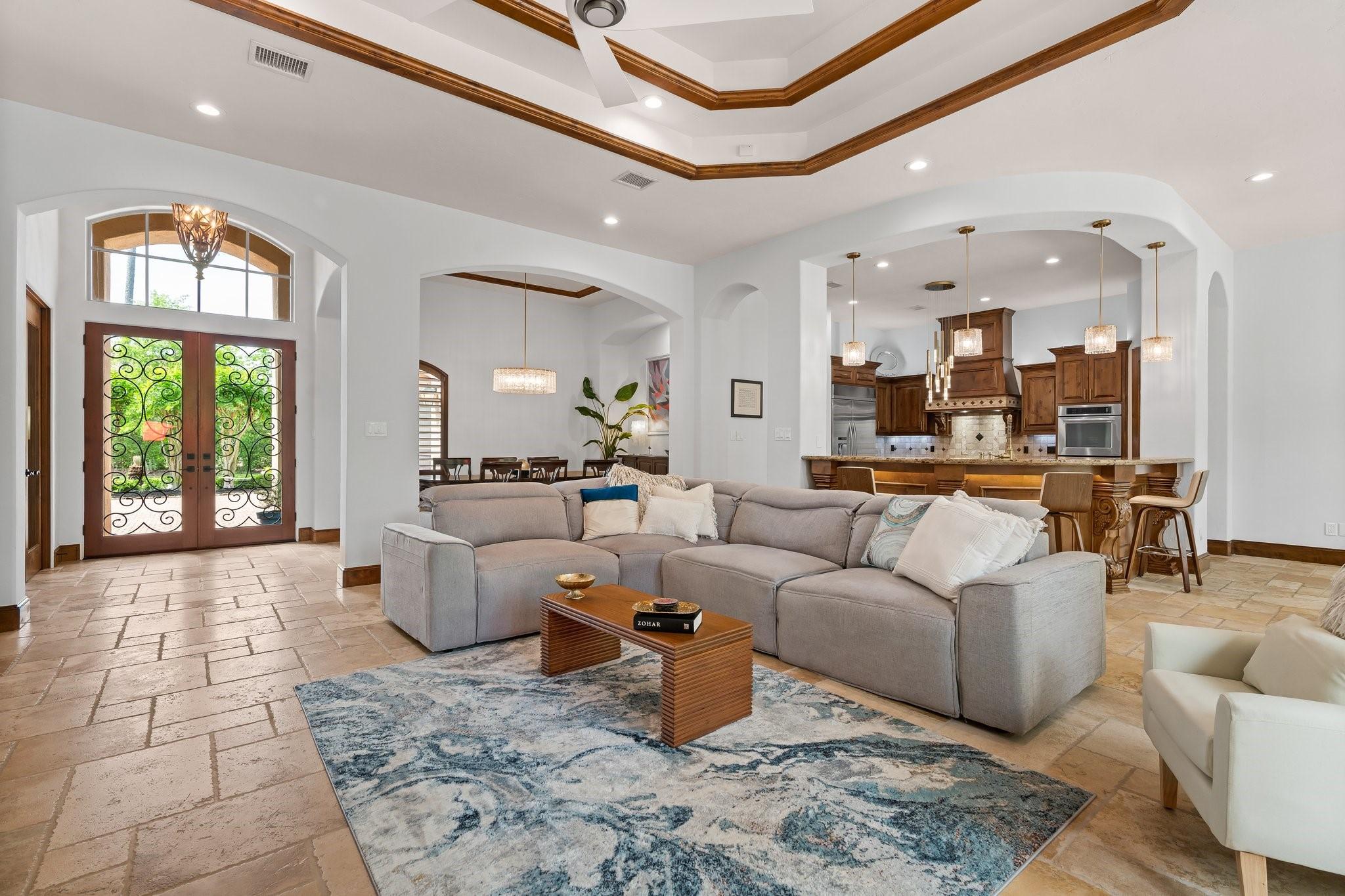 Image 1: Hurry in, perfect for entertaining and everyday li