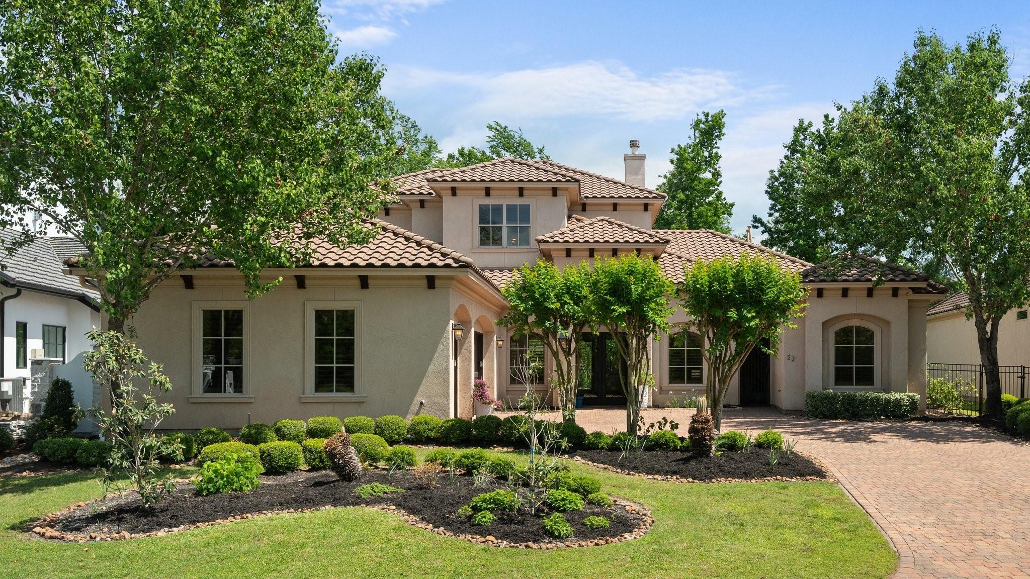 Image 2: Elegant and updated Kingman Custom Home displays E