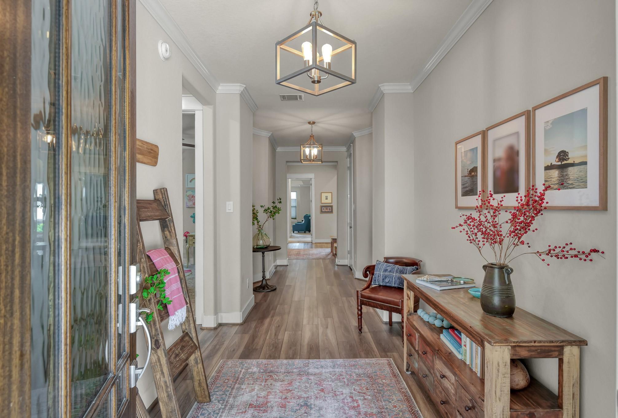 Image 4: Beautiful entry.