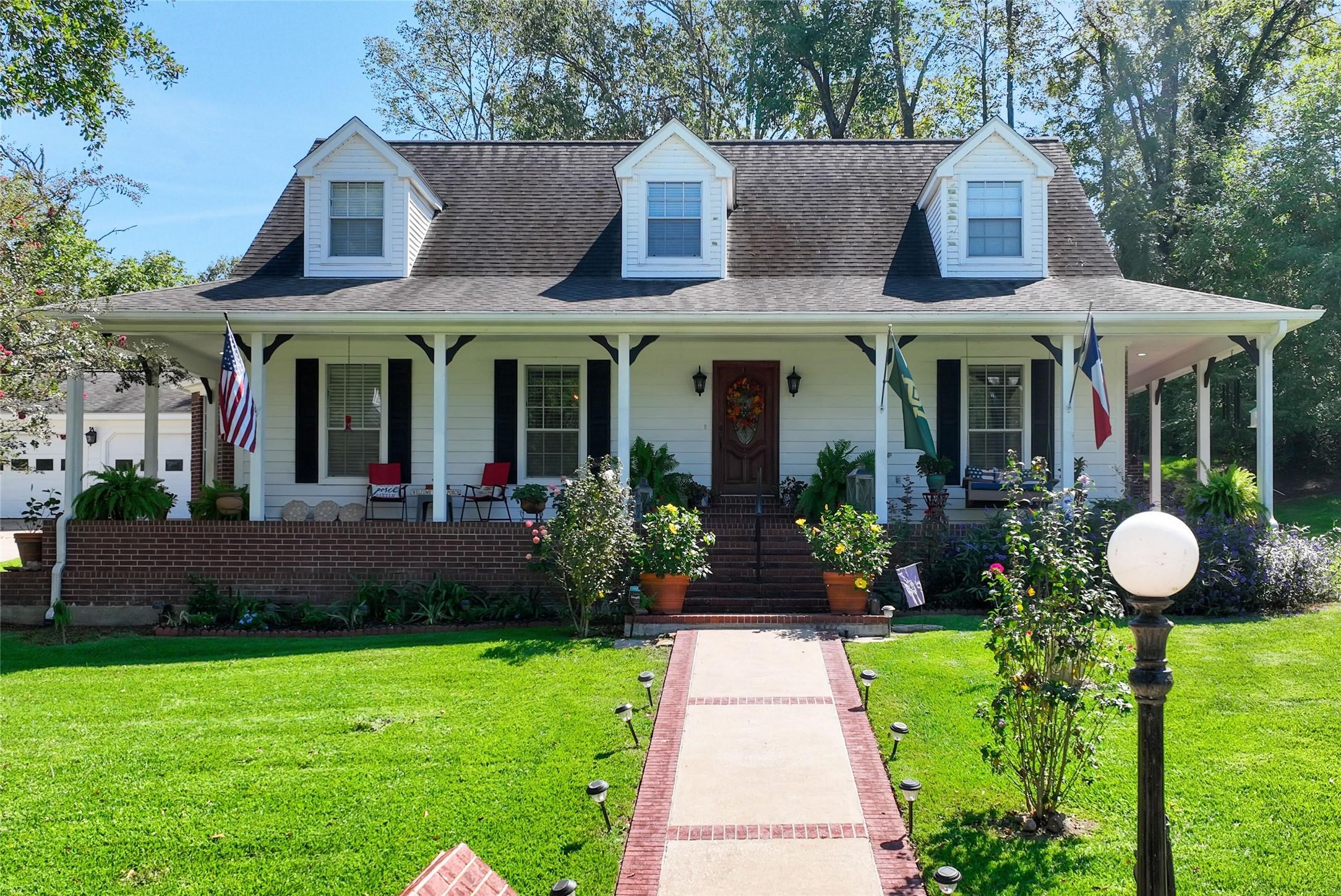 Image 1: Welcome to 220 Lake Oaks Boulevard in the gated co