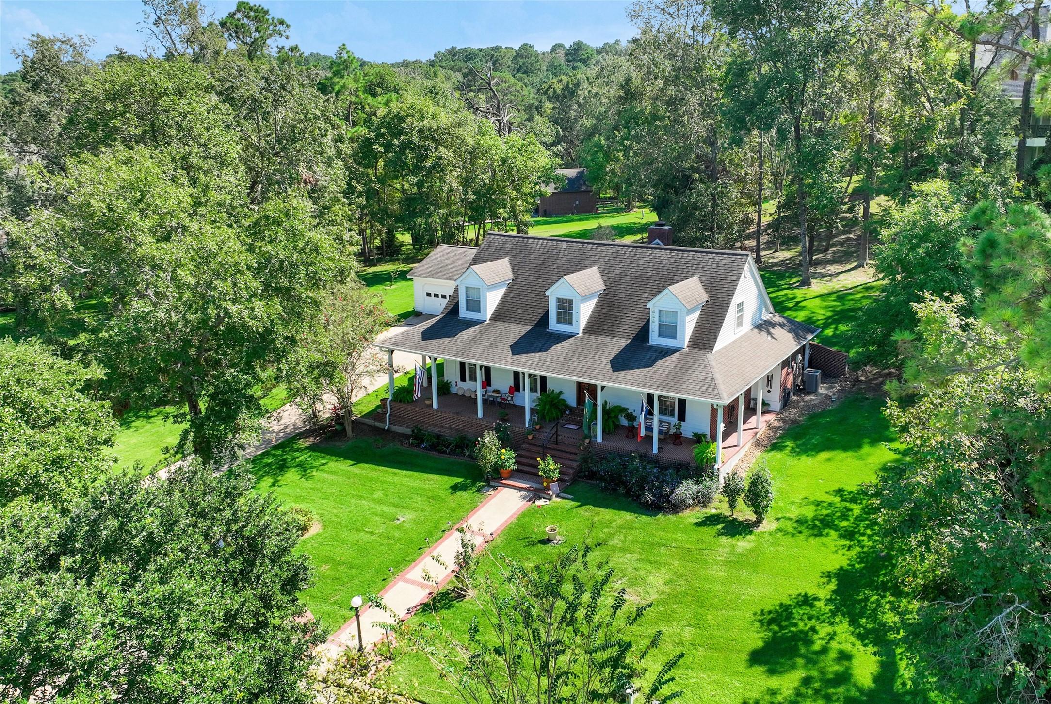 Image 2: This water-view home is situated on 0.62 acres - 1