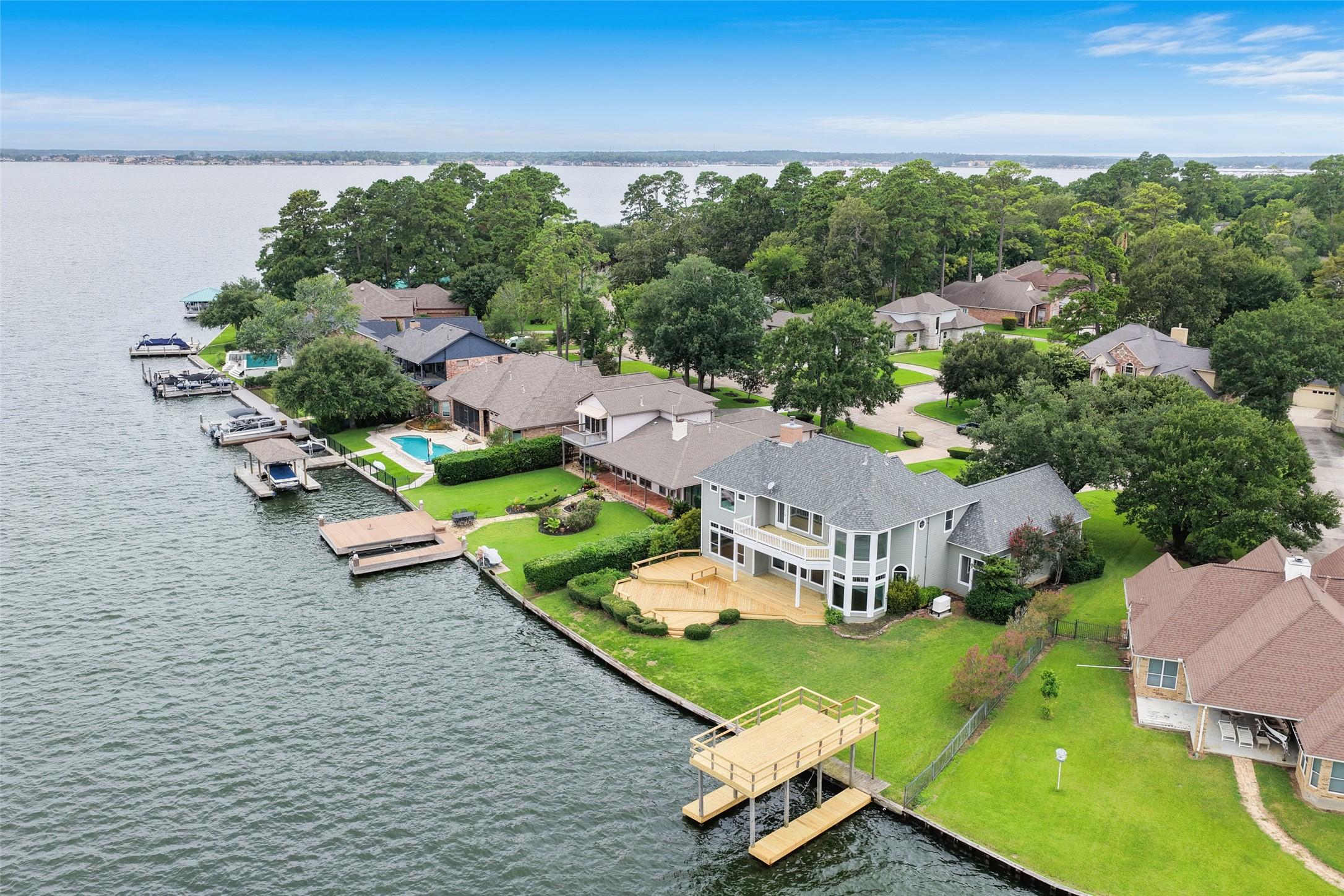 Image 4: Just minutes from the neighborhood boat ramp, this