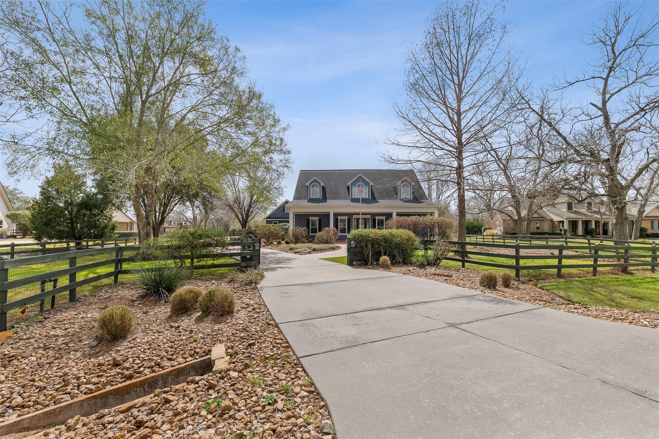 Image 3: Welcome to 31419 Blue Heron Ln