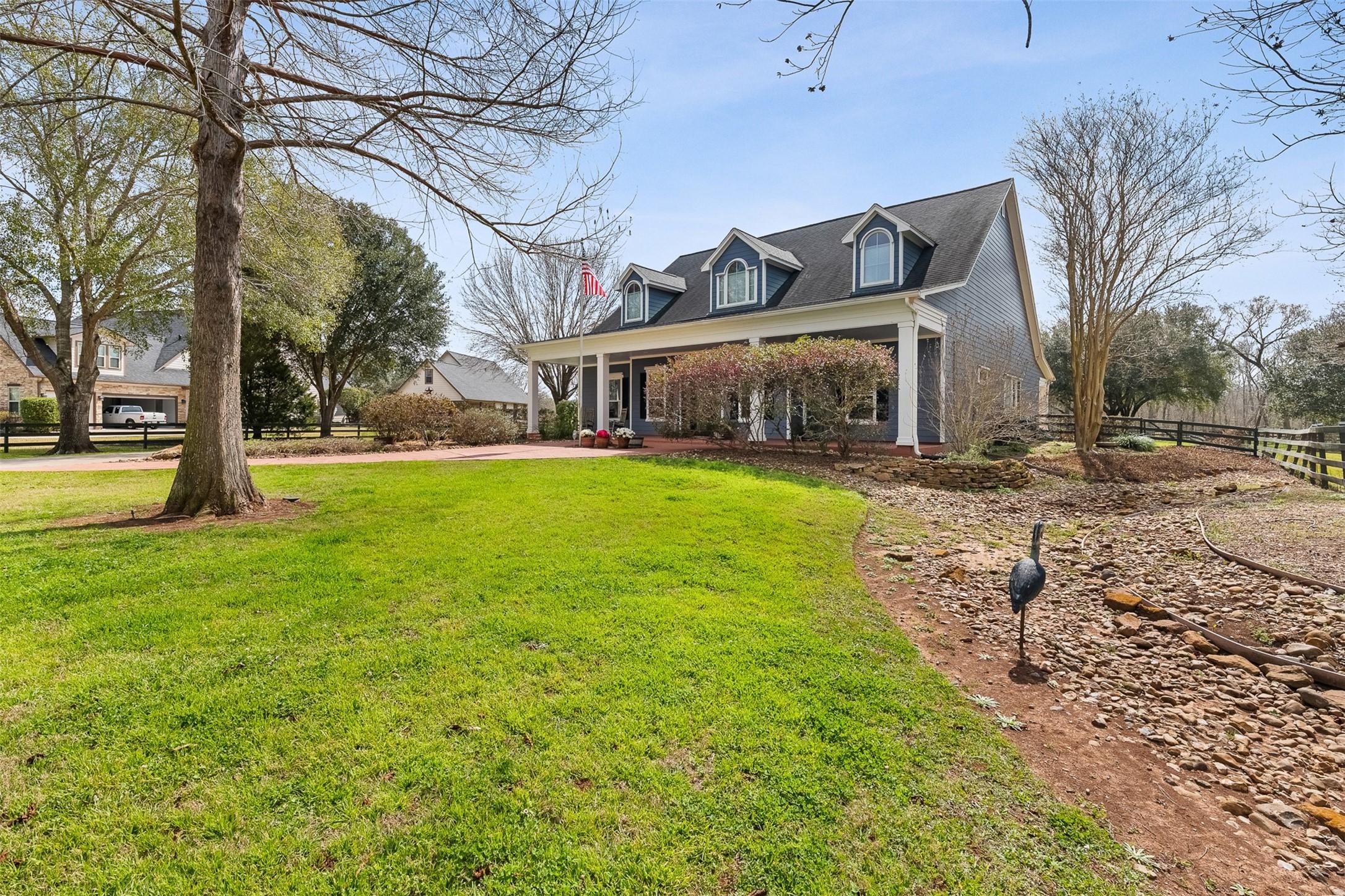 Image 4: Mature trees provide plenty of shade in the summer