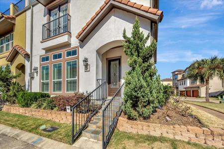 6 W OAKS Drive
