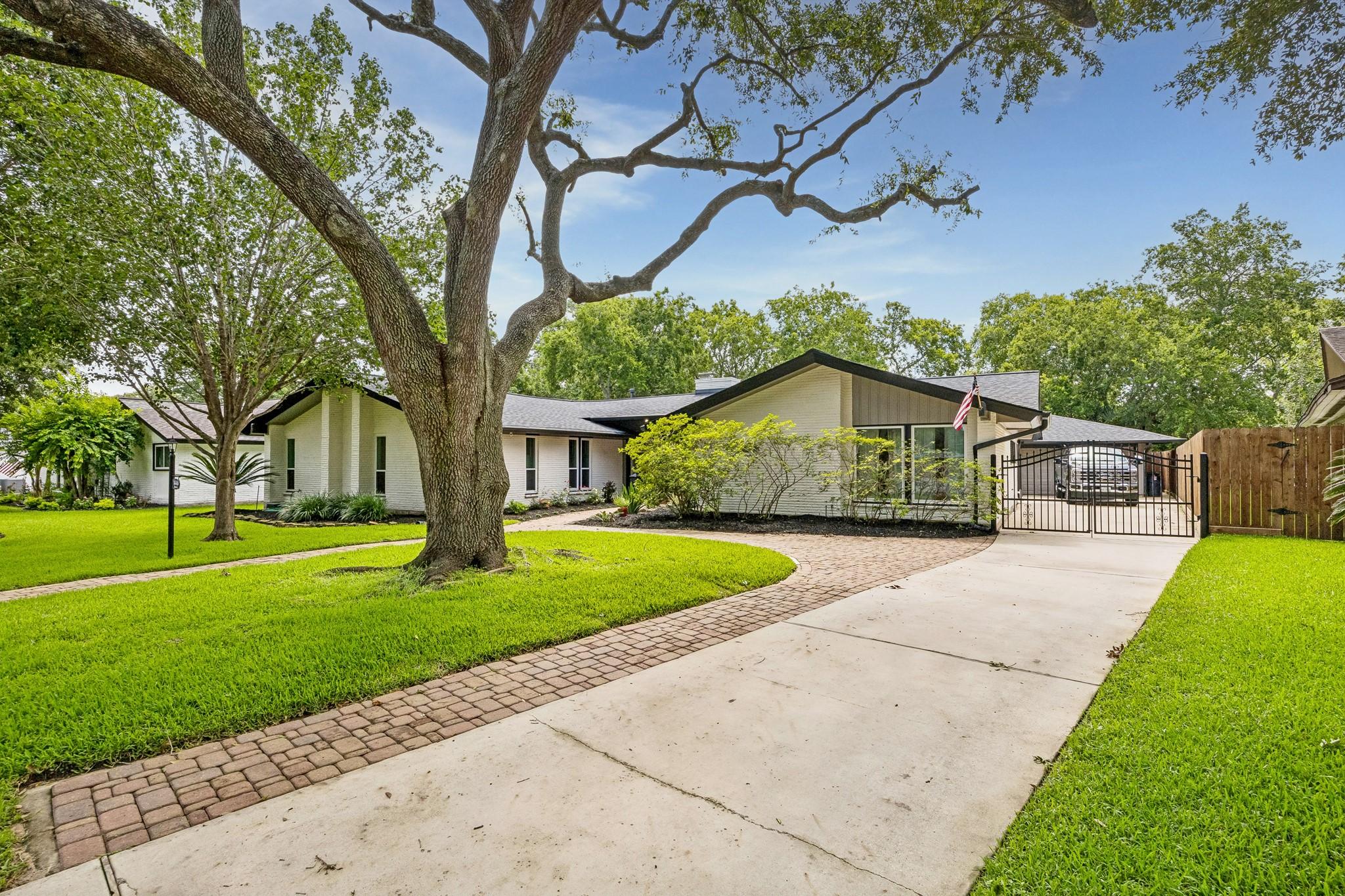 Image 2: Lush landscaping, head turning curb appeal. The ho