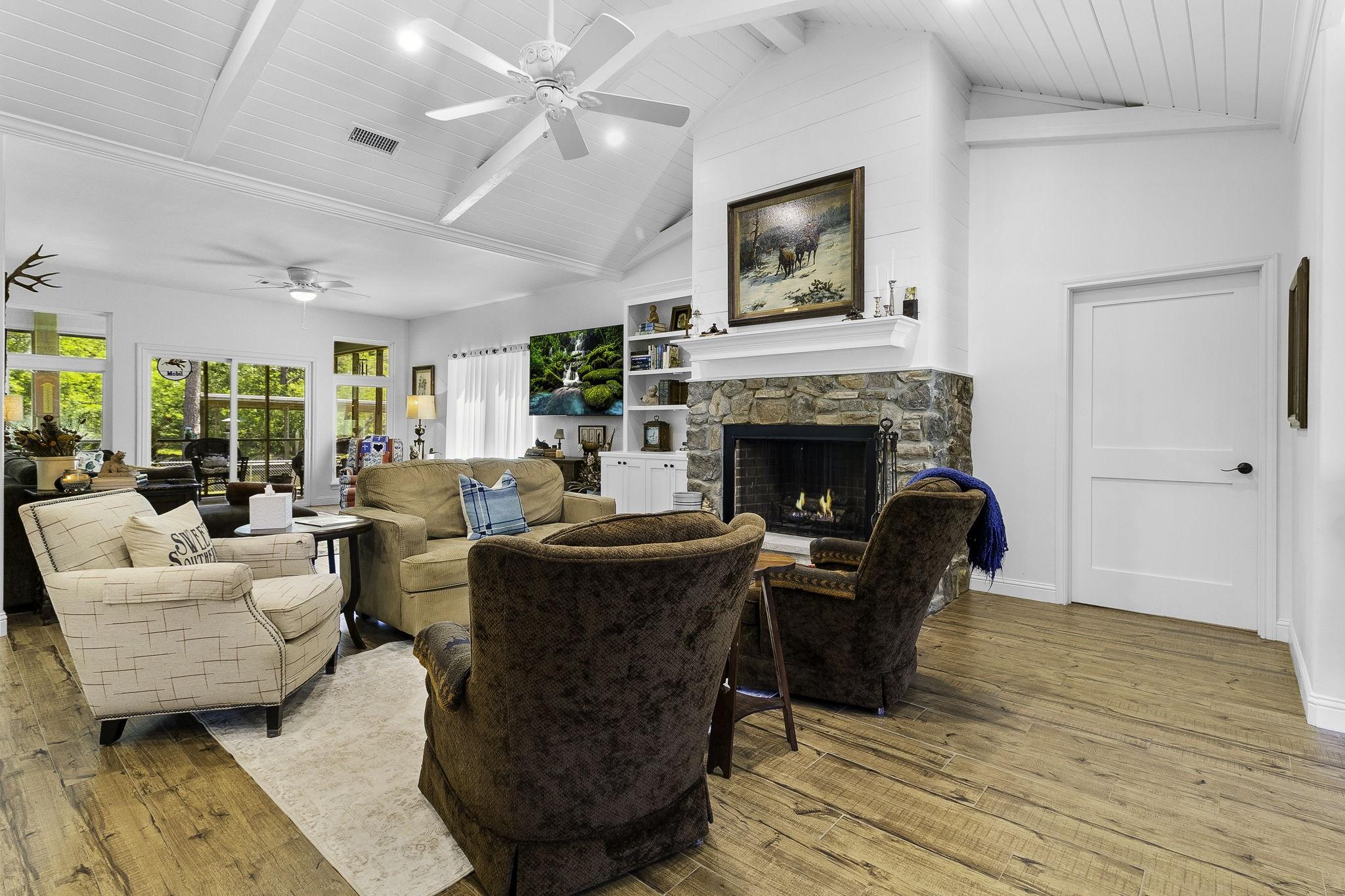 Image 4: Cozy up to the fireplace